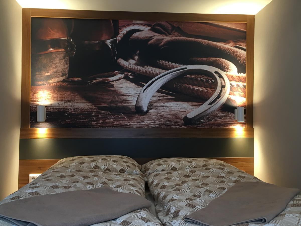 Hotel U Kone Бероун Екстер'єр фото