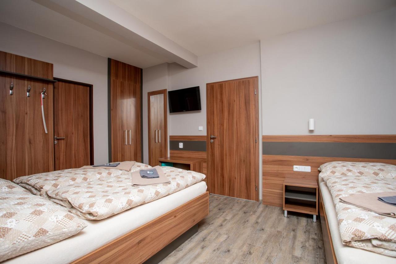 Hotel U Kone Бероун Екстер'єр фото