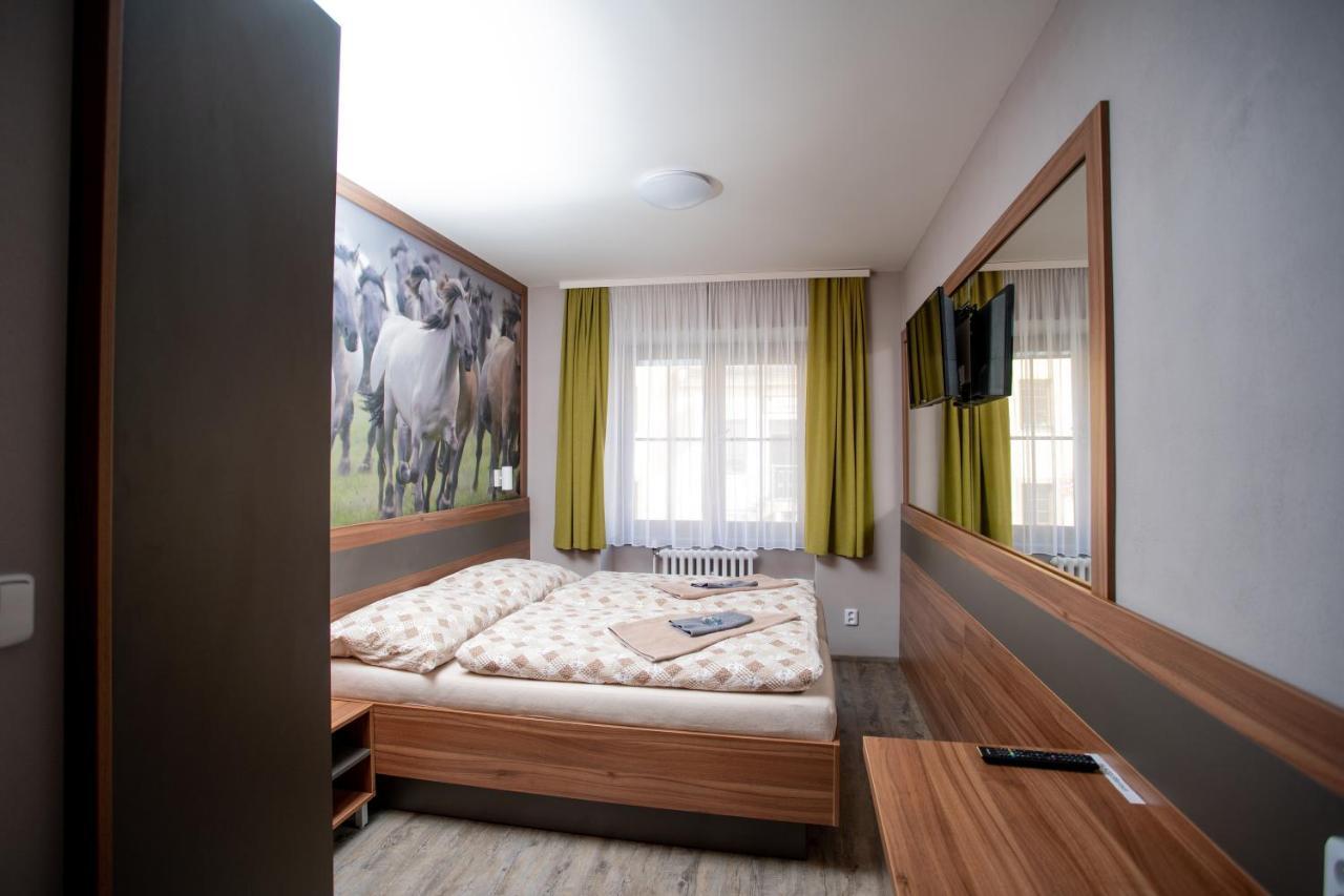 Hotel U Kone Бероун Екстер'єр фото