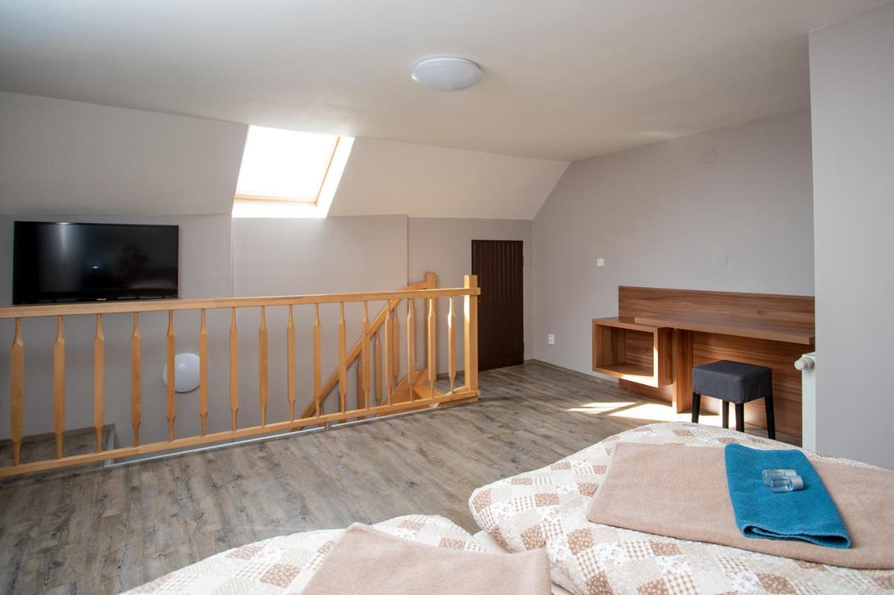 Hotel U Kone Бероун Екстер'єр фото