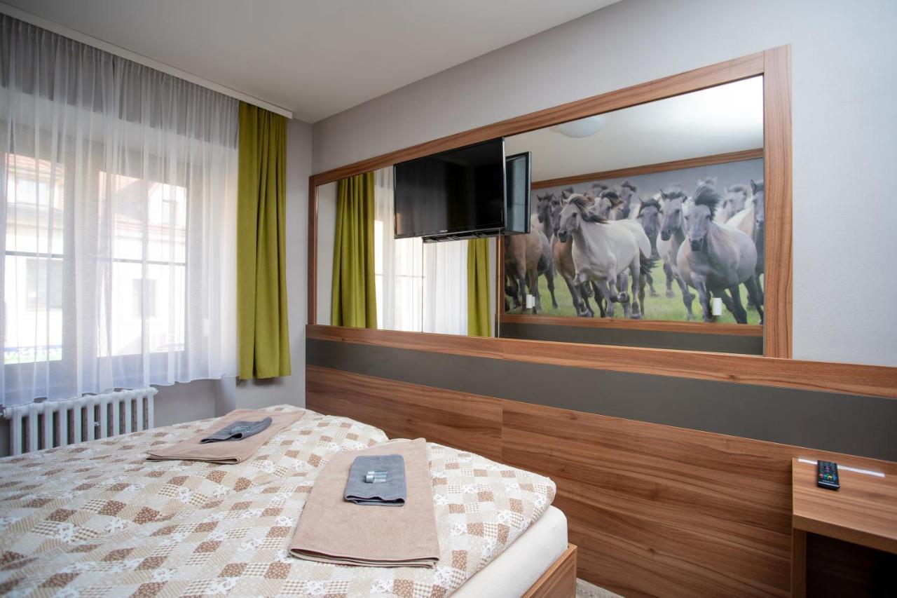 Hotel U Kone Бероун Екстер'єр фото