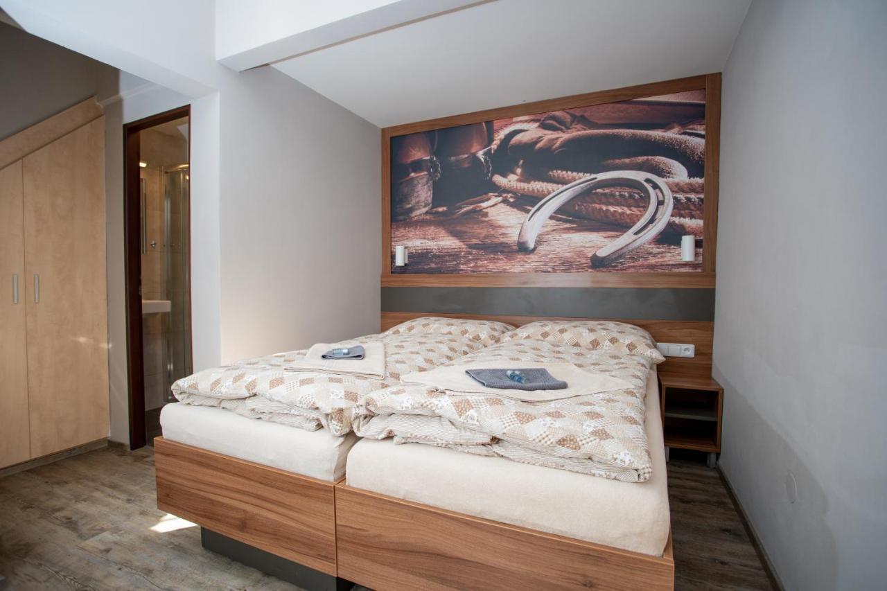 Hotel U Kone Бероун Екстер'єр фото