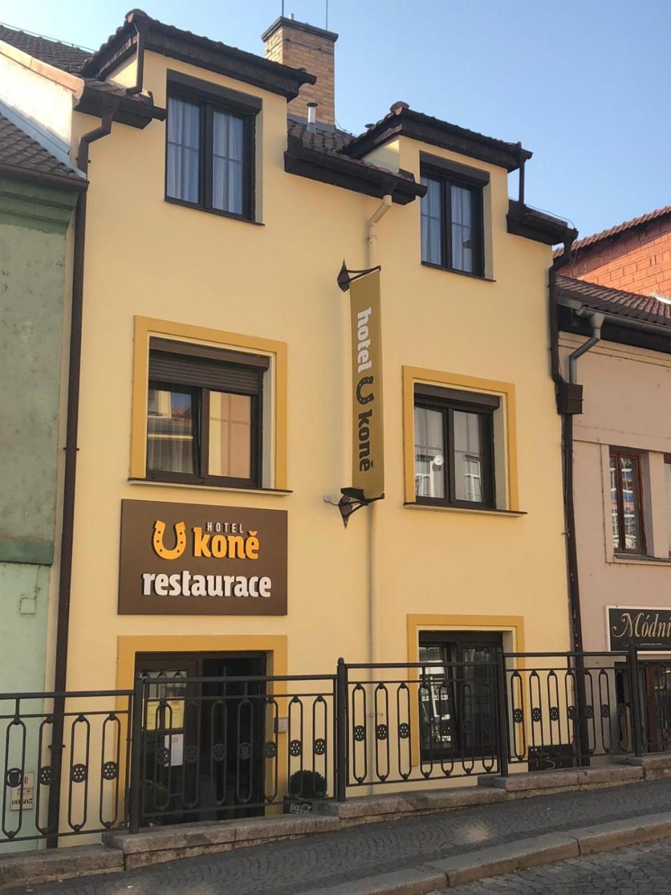 Hotel U Kone Бероун Екстер'єр фото